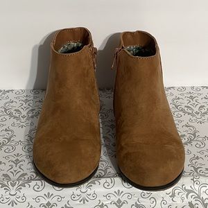 Cat and Jack, girl’s, suede booties, size 1
